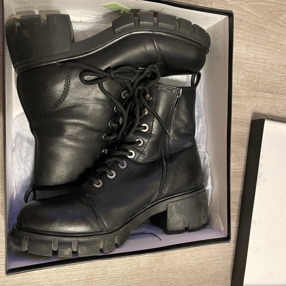 Mia Yoana Lace Up Combat Boots Black Vegan Leather 8.5 Chunky Lugged Sole